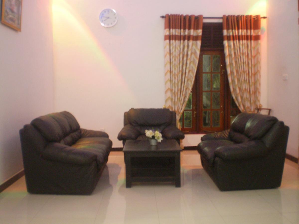 Grand Hilton Hotel Negombo Extérieur photo