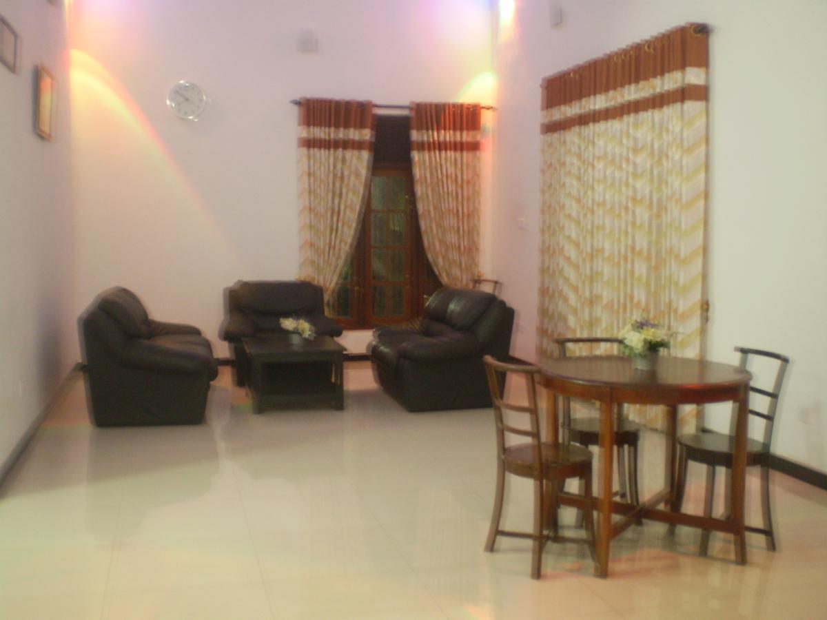 Grand Hilton Hotel Negombo Extérieur photo