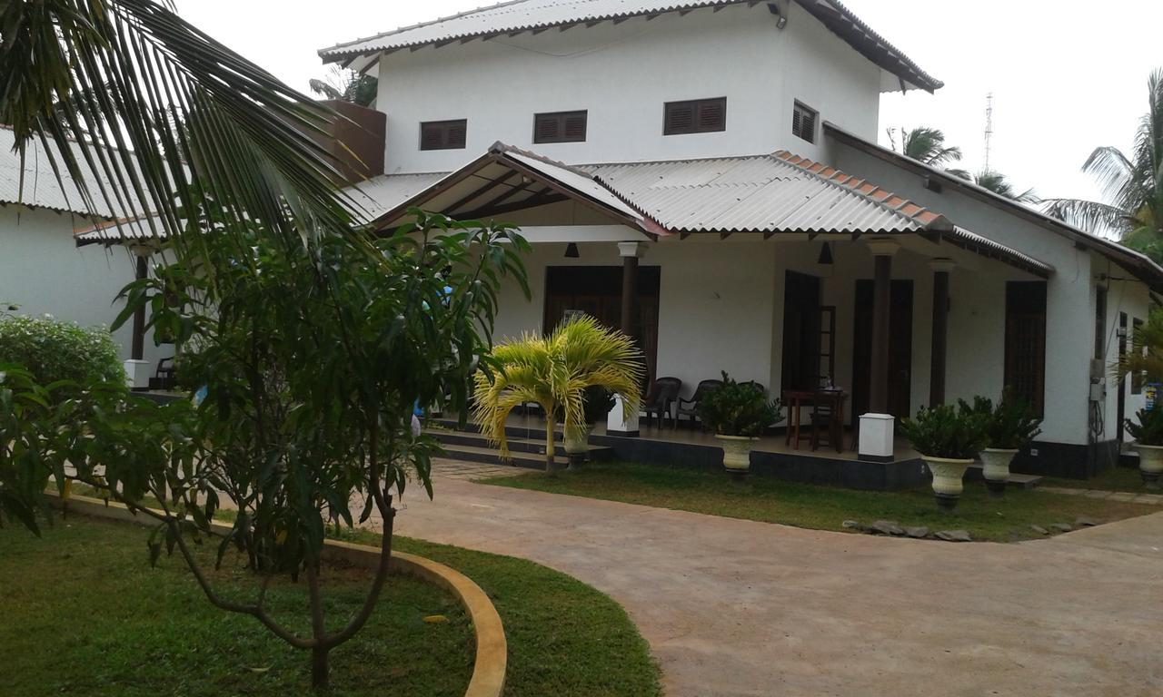 Grand Hilton Hotel Negombo Extérieur photo